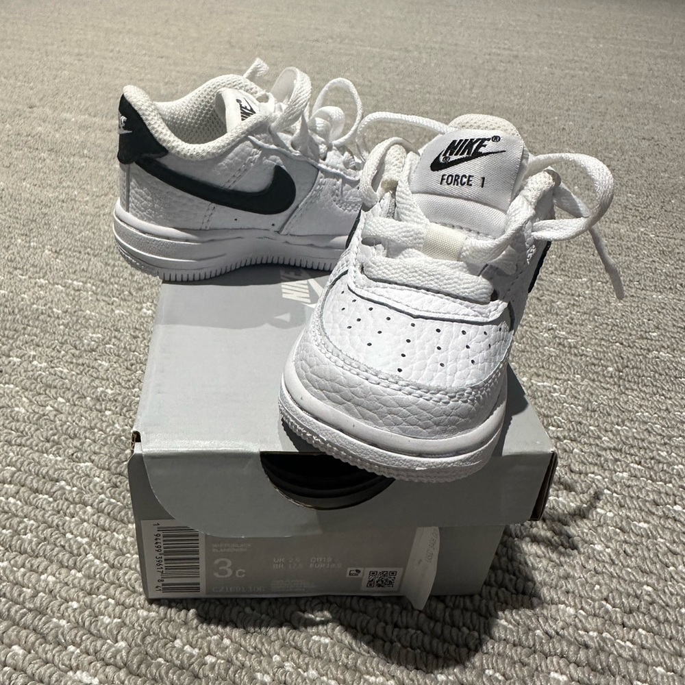 Nike Force 1 sneaker
